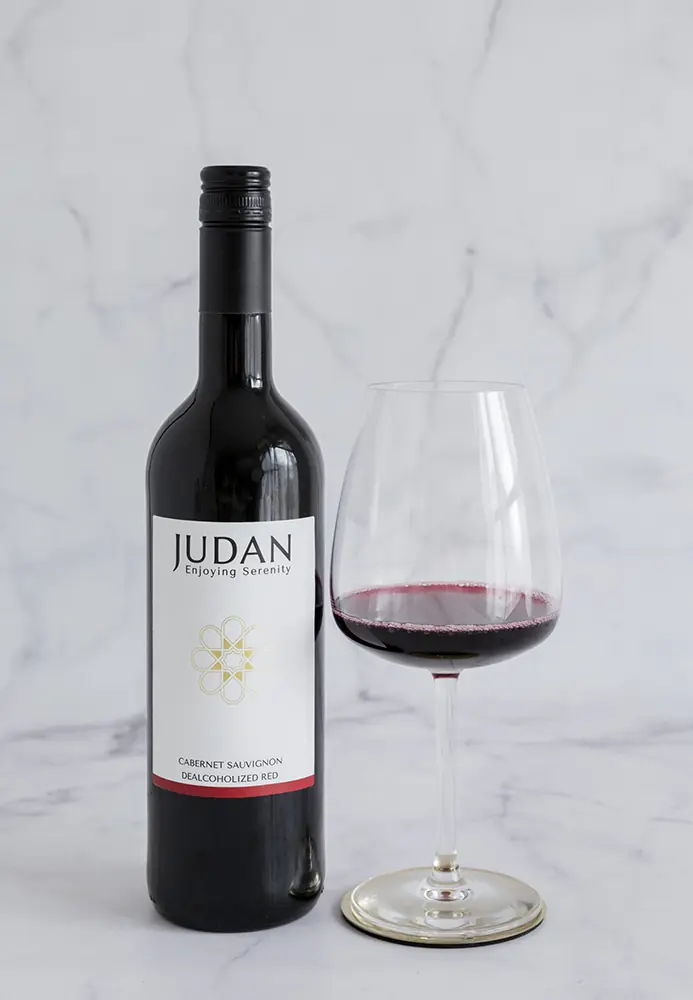 Botella de vino tinto sin alcohol Judan cabernet sauvignon - nada de alcohol, todo el sabor.