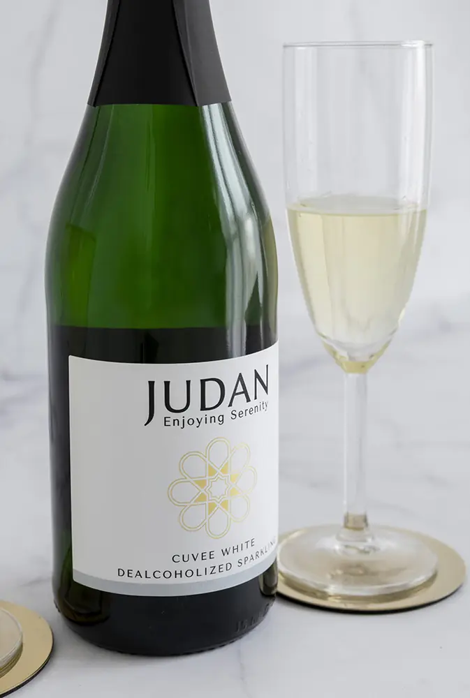 Botella de vino blanco sin alcohol Judan cuvée white - nada de alcohol, todo el sabor.